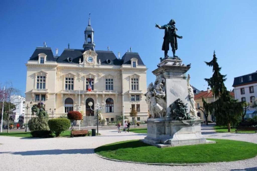 Le Zen -Studio Tout Equipe- Wifi Fibre- Centre Ville Avec Parking Tarbes Esterno foto